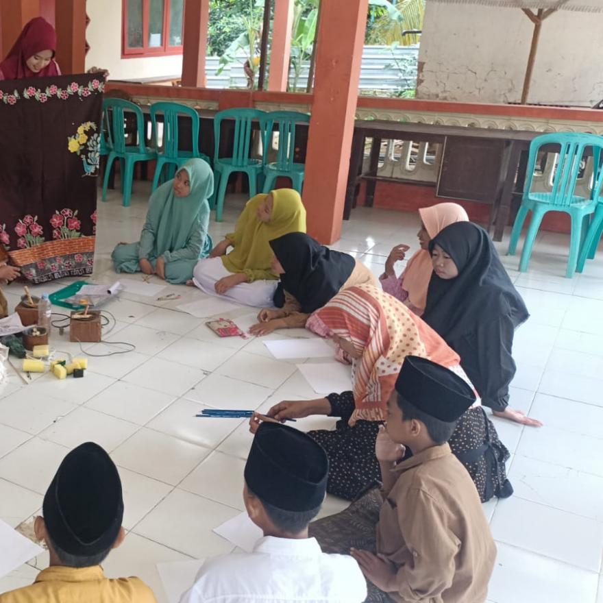 Basecamp In Ramadhan, Anak Pakamban Laok Belajar Membatik
