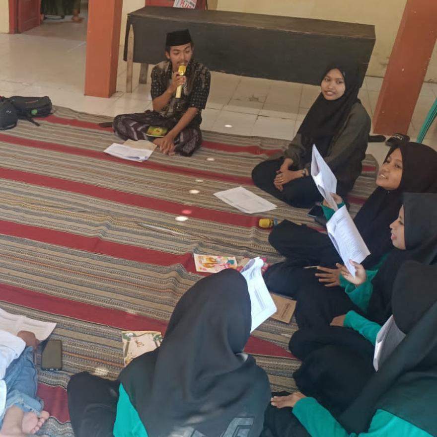 Kak Azmi Mubarok Bina Ngaji Kitab di Base Champ In Ramadhan